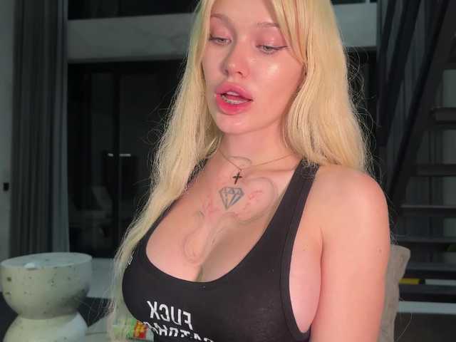 goldenalinee live cam on BongaCams