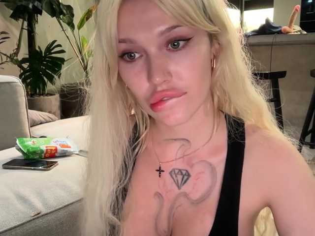 goldenalinee live cam on BongaCams