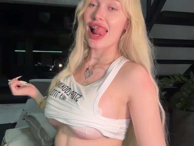 goldenalinee live cam on BongaCams