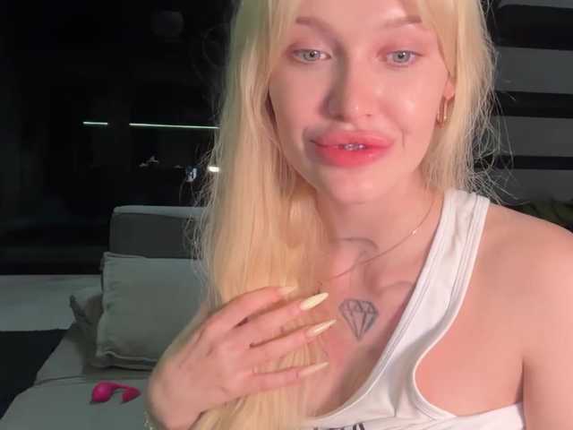 goldenalinee live cam on BongaCams