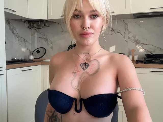 goldenalinee live cam on BongaCams