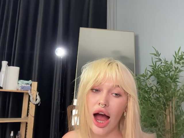 goldenalinee live cam on BongaCams