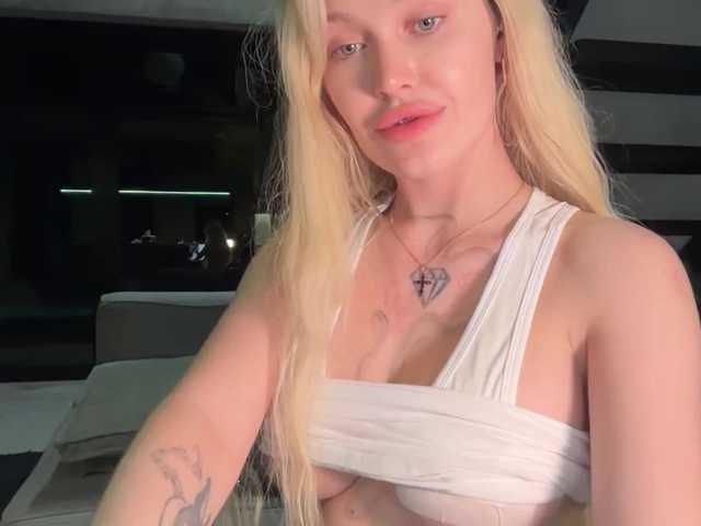 goldenalinee live cam on BongaCams