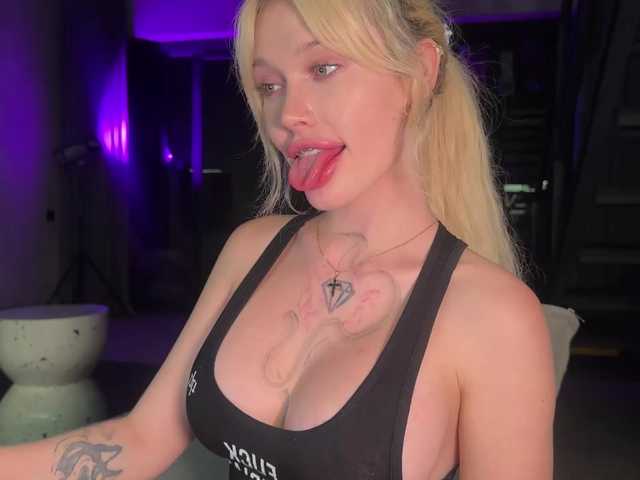 goldenalinee live cam on BongaCams