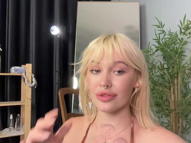 goldenalinee live cam on BongaCams