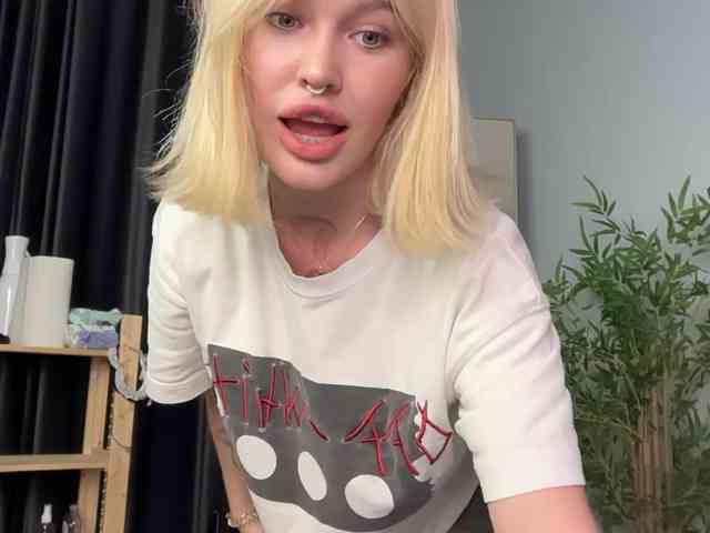 goldenalinee webcam