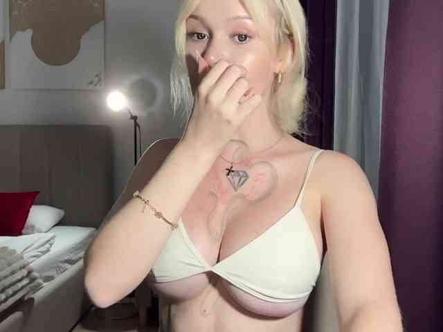goldenalinee webcam