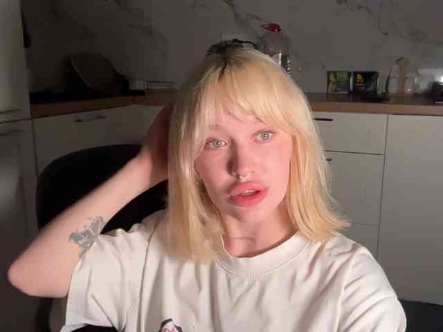 goldenalinee webcam