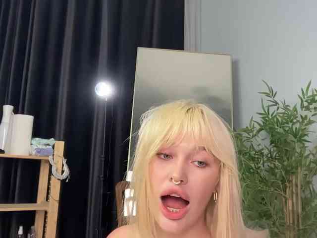 goldenalinee webcam