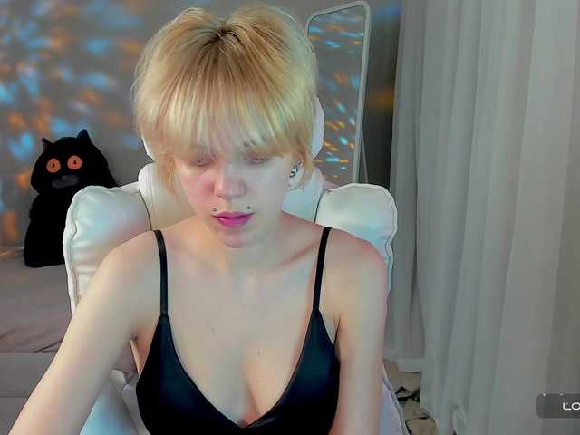 ReneYolker's BongaCams show and profile