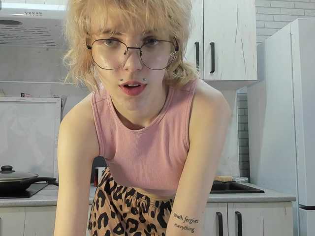ReneYolker live cam on BongaCams