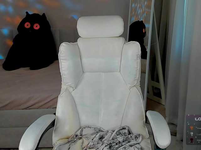 ReneYolker's BongaCams show and profile