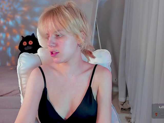 ReneYolker's BongaCams show and profile