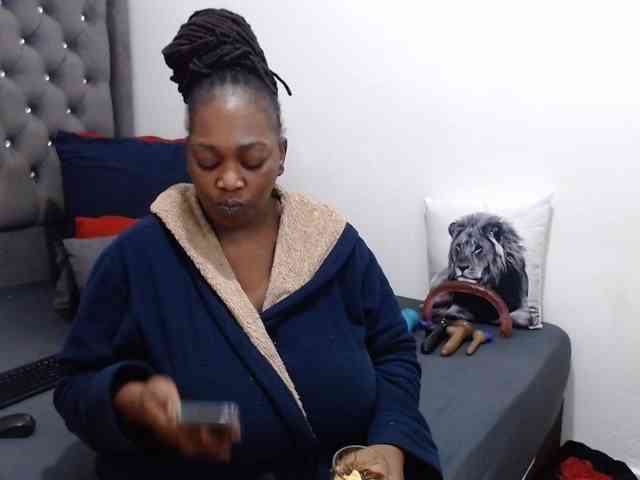 ChocSexcBeast webcam