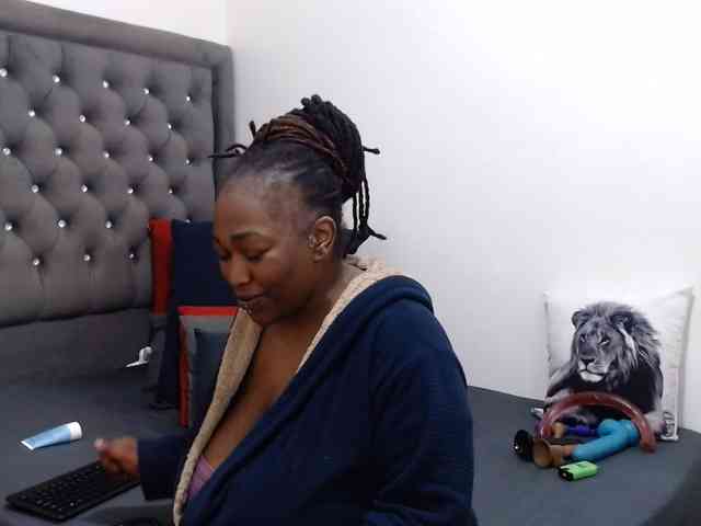ChocSexcBeast webcam