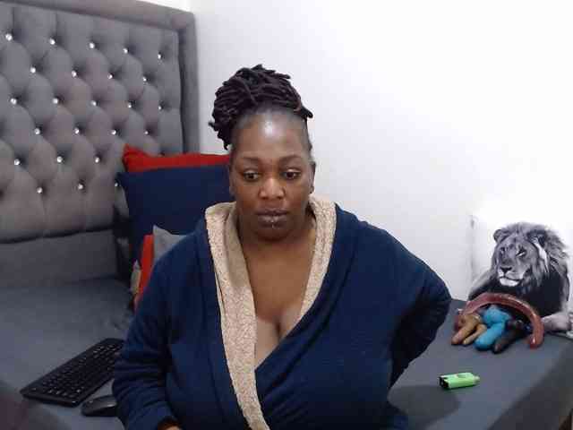 ChocSexcBeast webcam
