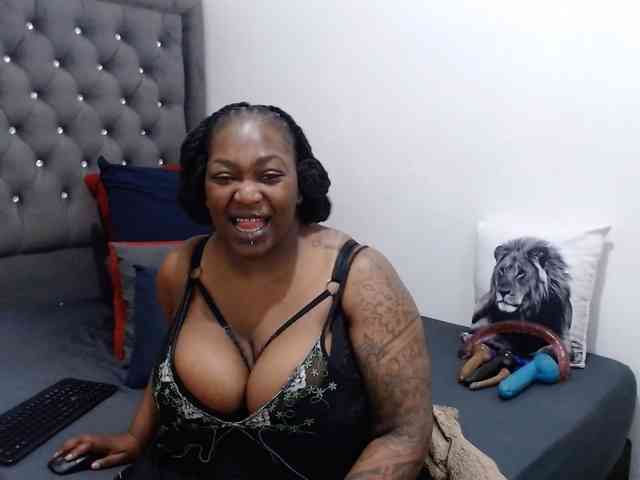 ChocSexcBeast webcam