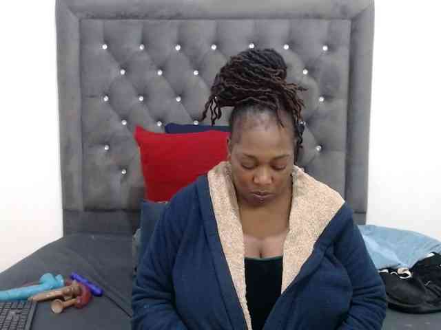 ChocSexcBeast webcam