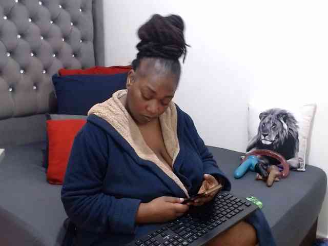 ChocSexcBeast webcam