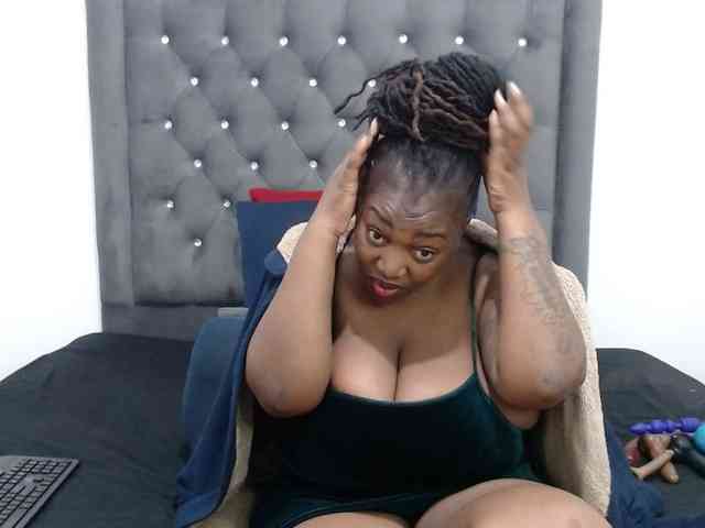 ChocSexcBeast webcam