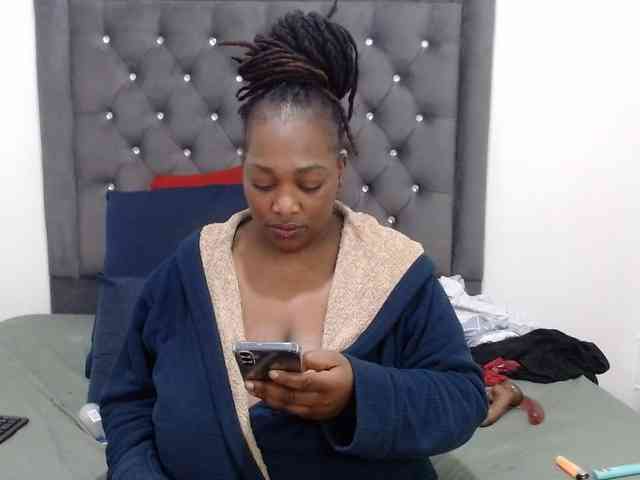 ChocSexcBeast webcam