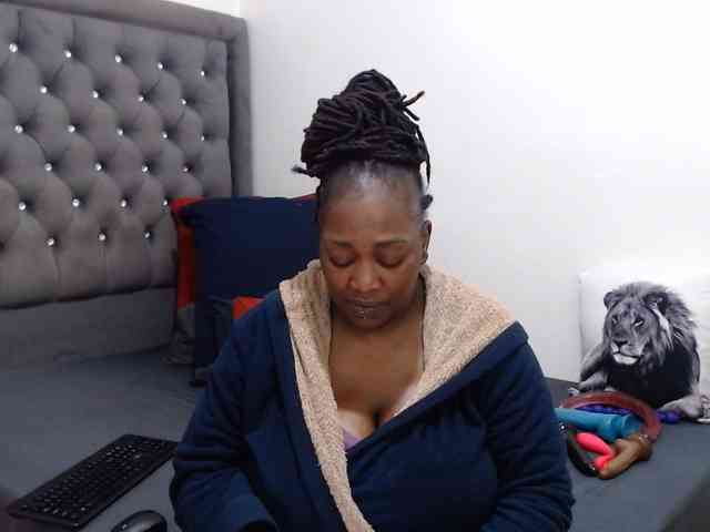 ChocSexcBeast webcam