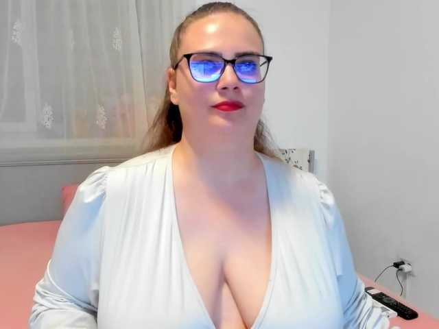 amiravyxen live cam on BongaCams