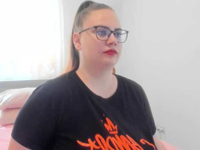 amiravyxen live cam on UnifiedCams