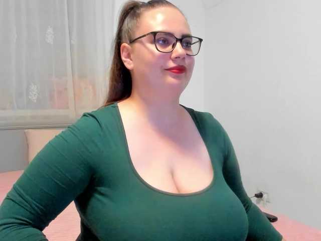 amiravyxen live cam on BongaCams