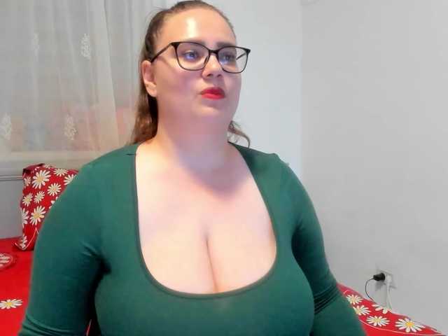 amiravyxen live cam on BongaCams