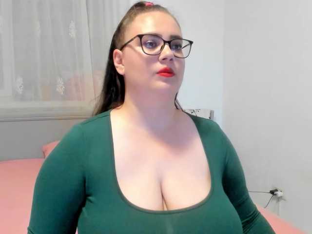 amiravyxen live webcam show
