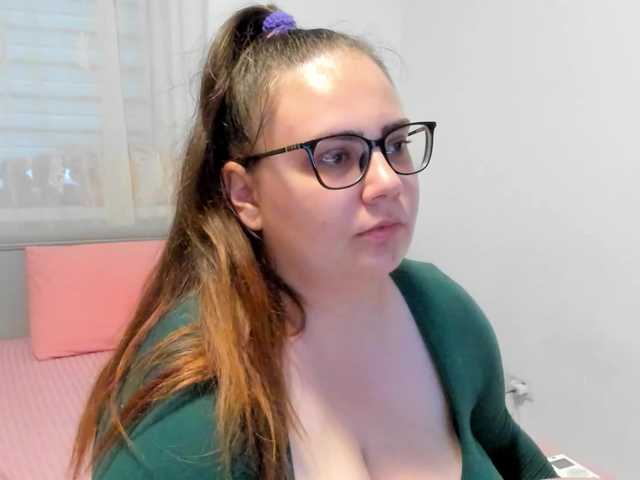 amiravyxen live webcam show