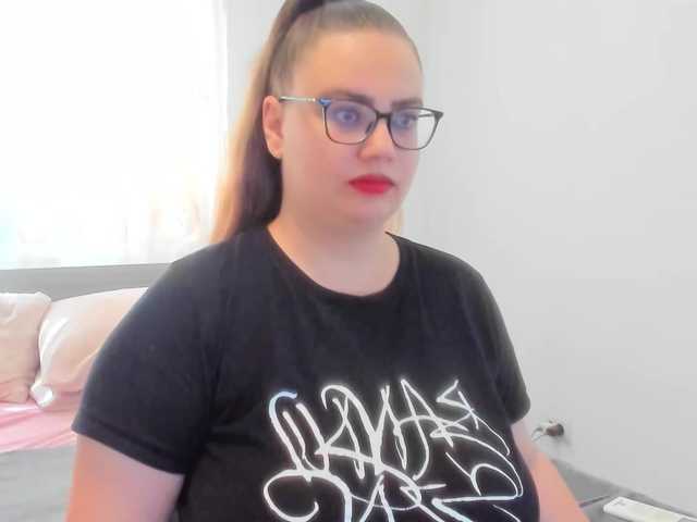 amiravyxen live cam on UnifiedCams