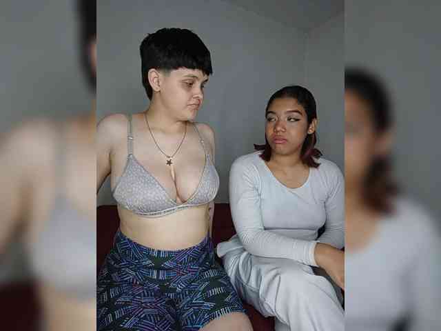 Nucitaa-14 live couple cam on bongacams