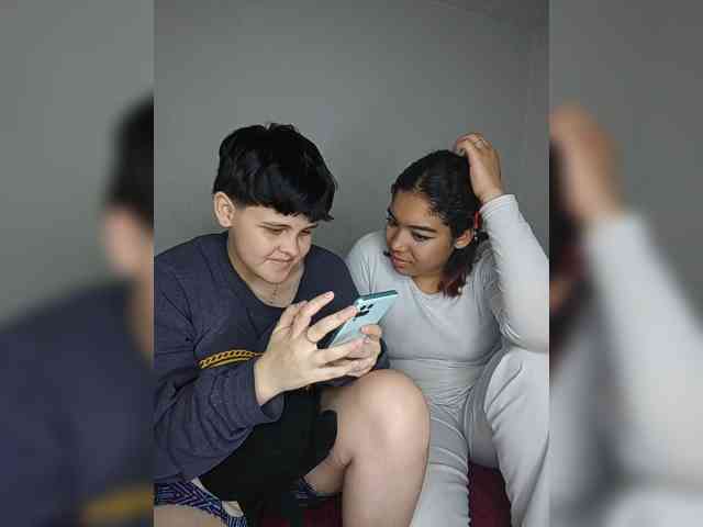 Nucitaa-14 live couple cam on bongacams