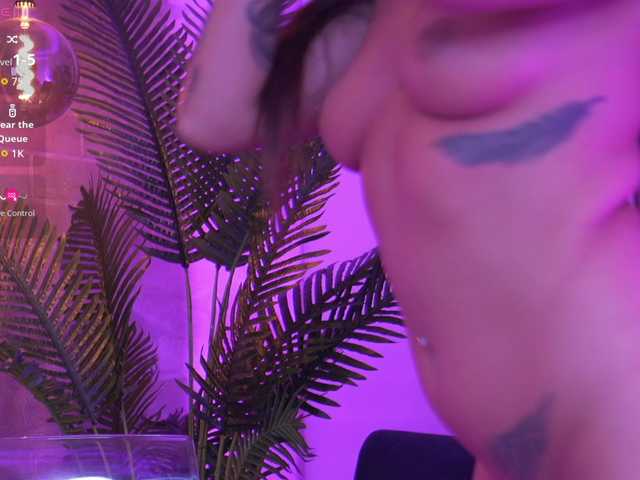 KylieKroft live webcam show