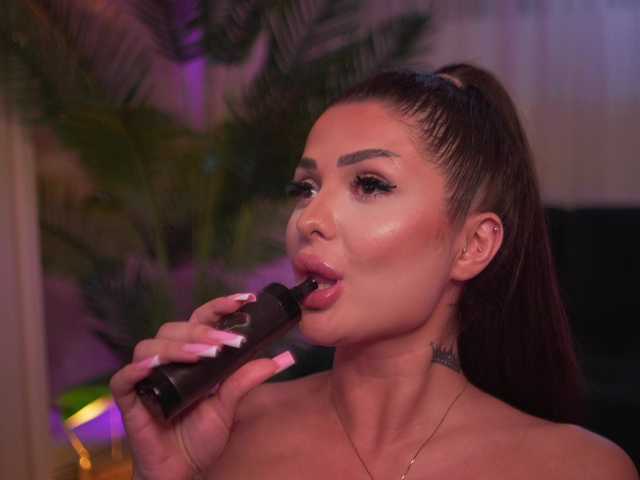 KylieKroft live webcam show