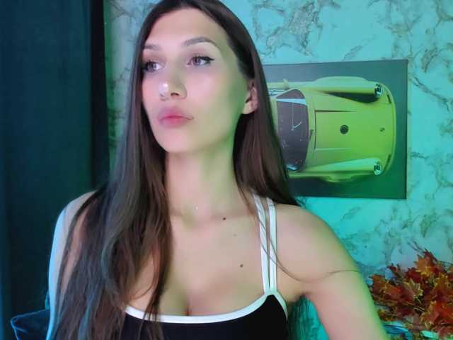Mollyinyourmind live cam