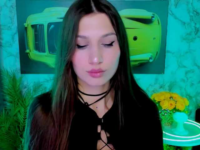 Mollyinyourmind's BongaCams show and profile