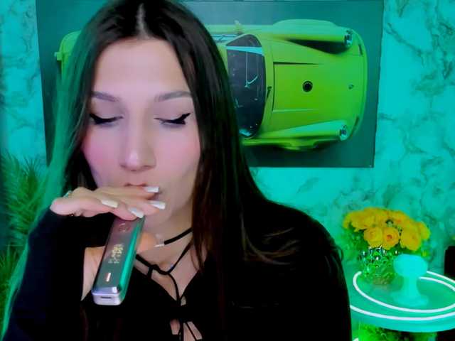 Mollyinyourmind's BongaCams show and profile