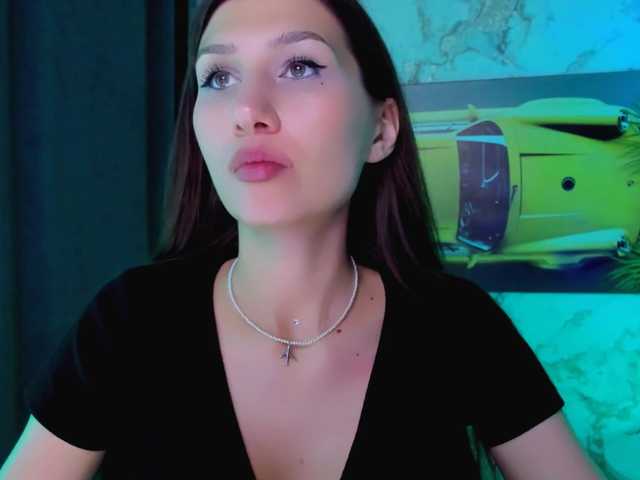 Mollyinyourmind live cam on BongaCams