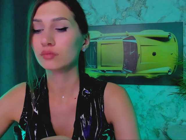 Mollyinyourmind live cam on BongaCams