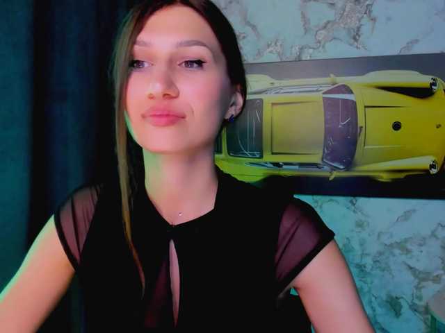 Mollyinyourmind live cam on BongaCams