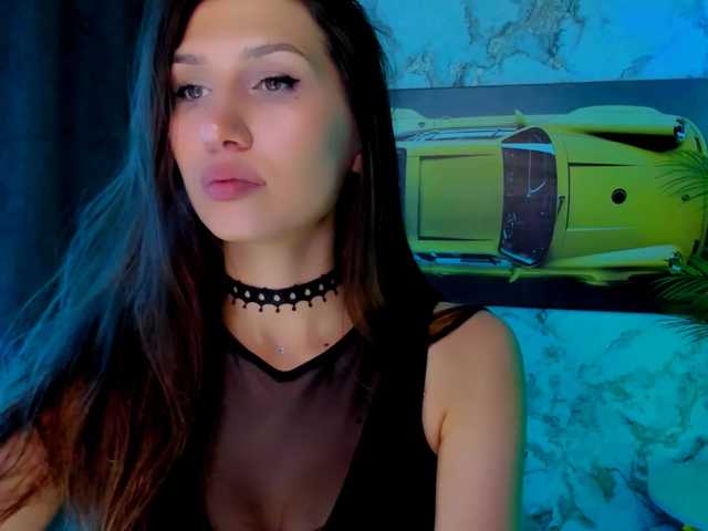 Mollyinyourmind live cam on BongaCams
