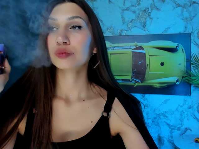 Mollyinyourmind live cam preview