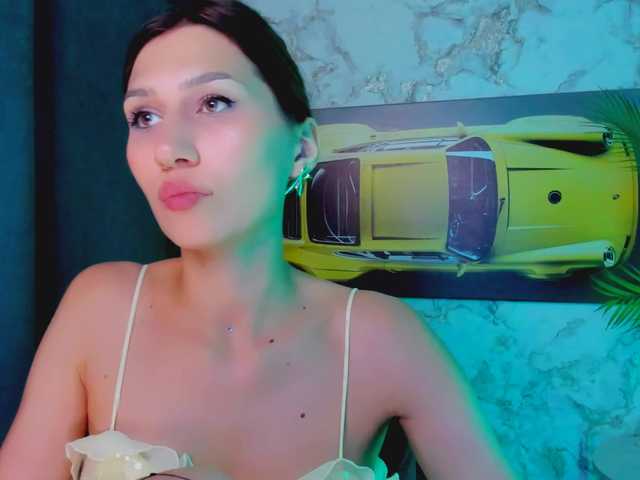 Mollyinyourmind live cam on BongaCams