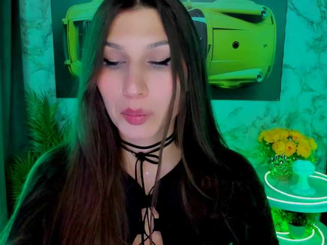 Mollyinyourmind's BongaCams show and profile