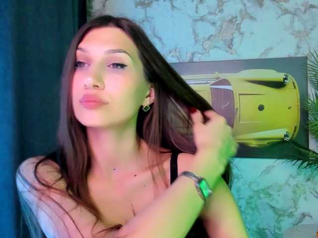 Mollyinyourmind live cam
