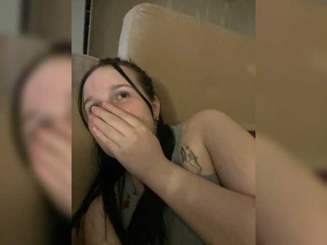 Lizzi-Peach live cam on BongaCams