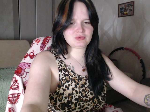Lizzi-Peach live cam on BongaCams